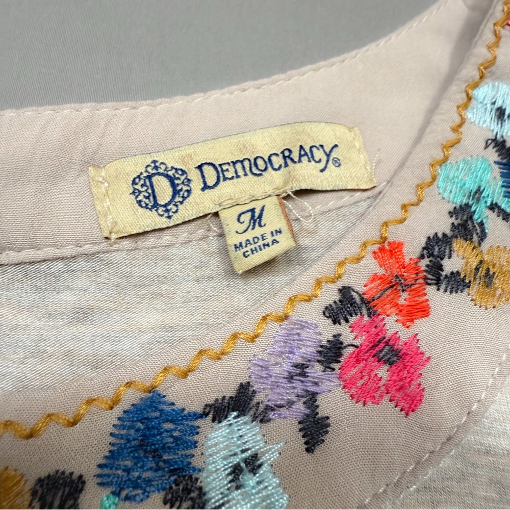DEMOCRACY colorful embroidered bell sleeve top, M. - Picture 4 of 8
